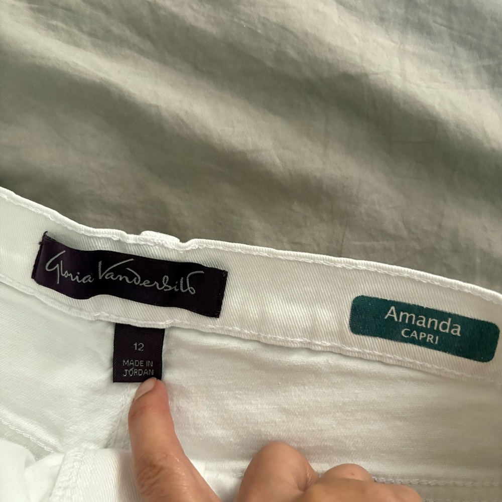 Gloria Vanderbilt Women's White Amanda Classic Rise Capri Jean 12 Cuffed - Picture 4 of 8
